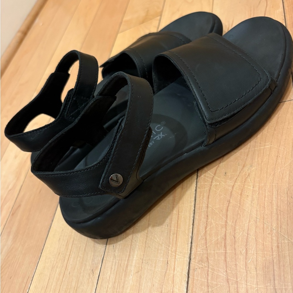 Vionic Black Women's Awaken Sandals